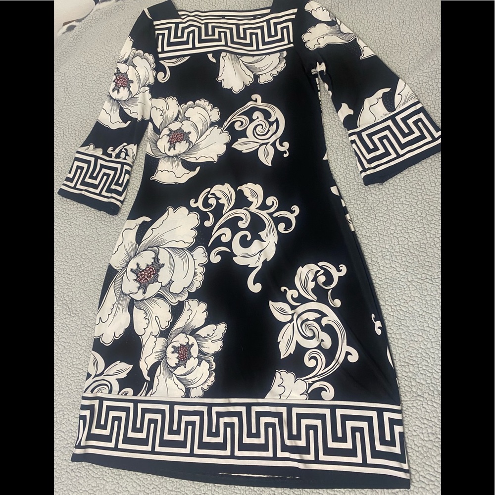 WHITE HOUSE I BLACK MARKET B&W FLORAL DRESS - XS